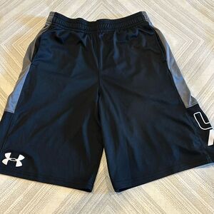 Under Armour Boys Black & Grey Logo Athletic Shorts, Size L
